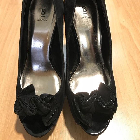 Bakers 7 1/2 suede peep toe pump - Picture 1 of 5